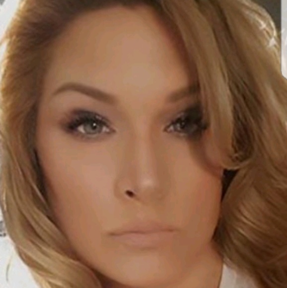 Meet your Posher, Kristen - Picture 2 of 2